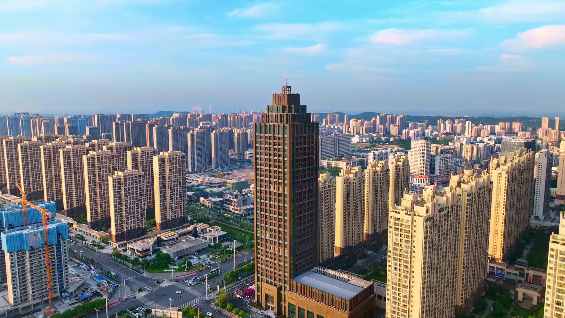 荆门第一高楼飞扬169大厦亮灯