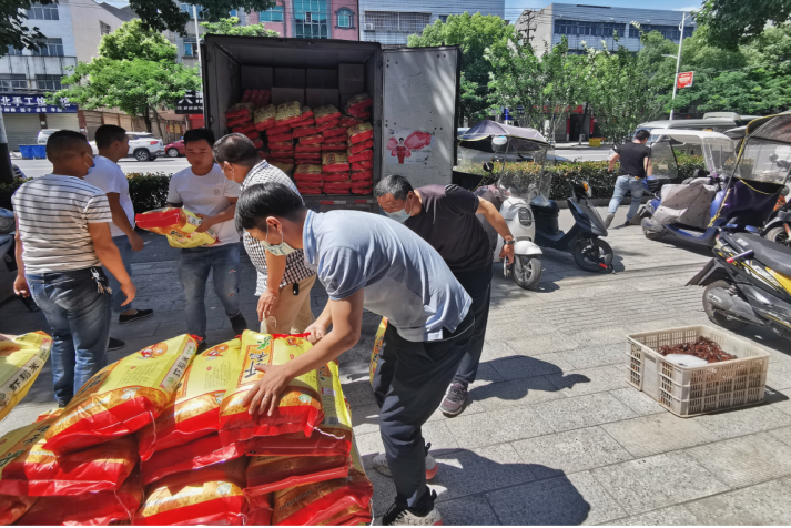 帮助他人图片 帮助他人图片