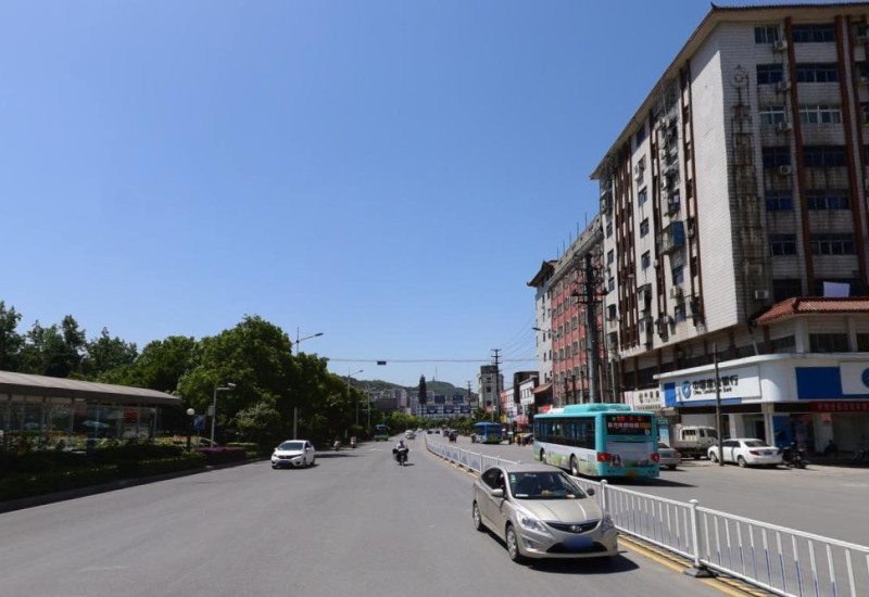 荆门白云大道北段改造本周启动!拓宽至双向8车道,拆除道路侧分带